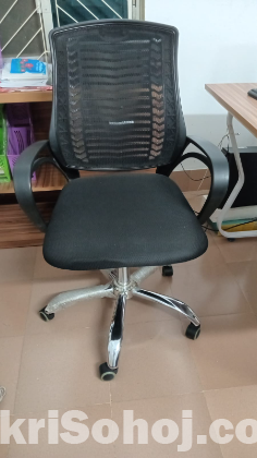 আধুনিক ডিজাইনকৃত কম্পিউটার টেবিল ও চেয়ার